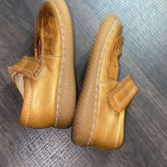 LIVIE & LUCA gold slip on Mary Jane shoes size 5 toddler girl - Picture 4 of 6